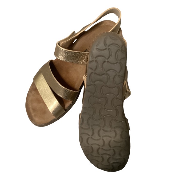 Naot Kayla Sandal in metallic gold size 38 - Picture 9 of 9